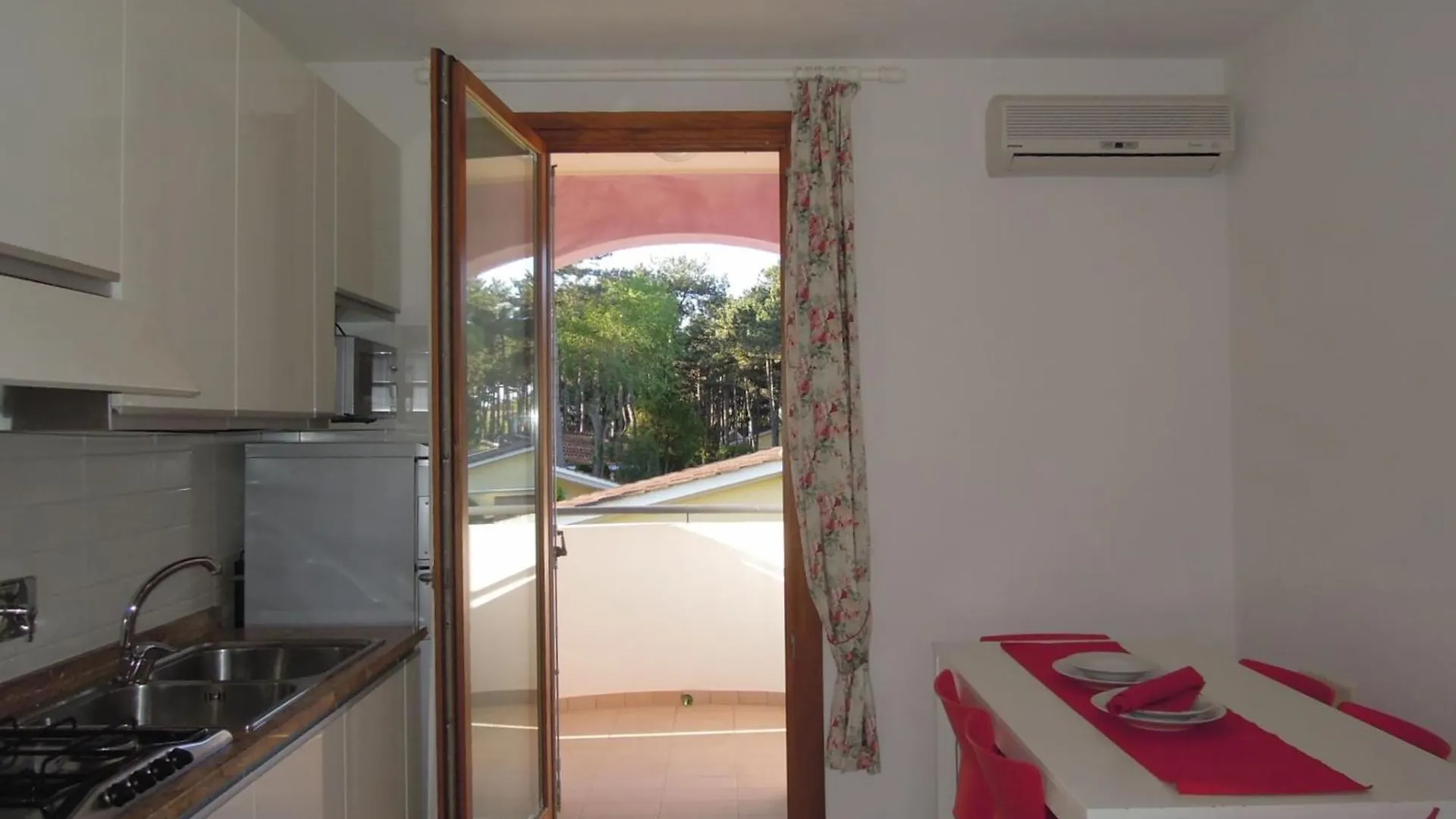 Cozy Apartment With Swimming Pool - Beahost ビビオーネ イタリア
